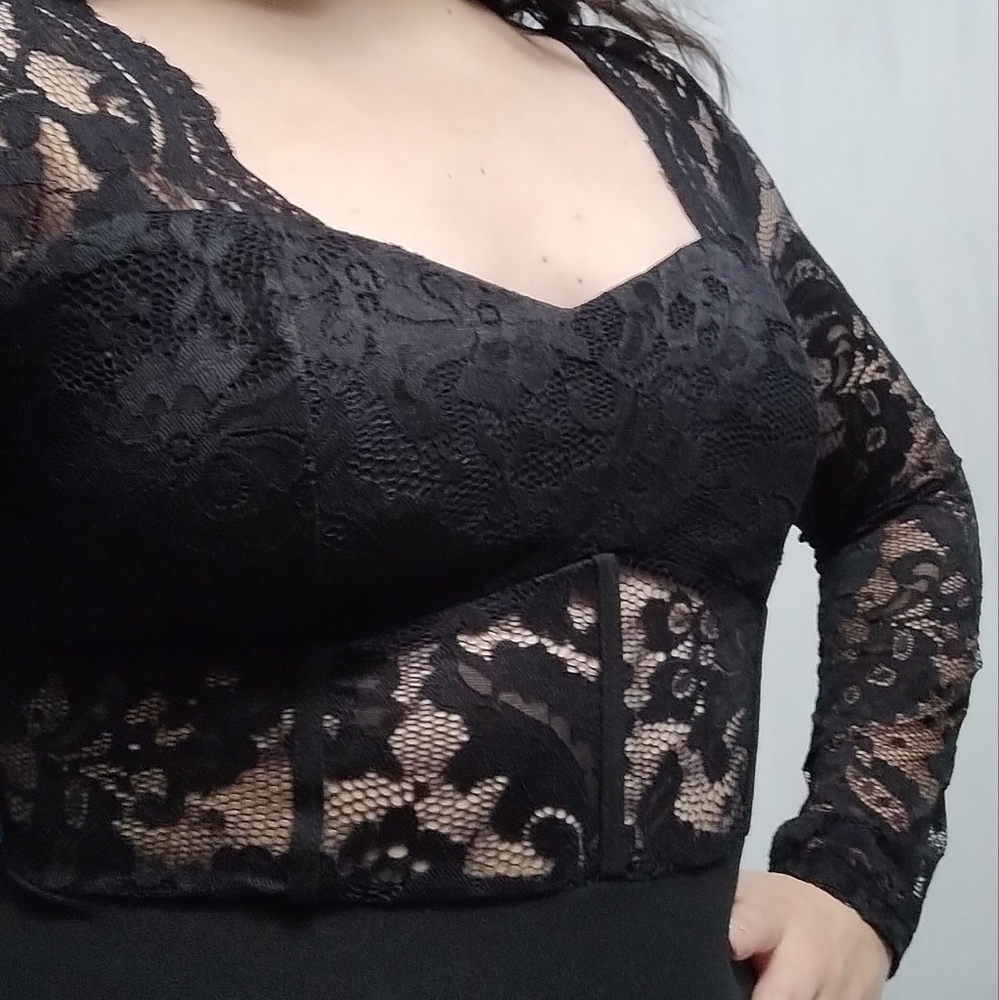 Lace Party Dress - Picture 2 of 6